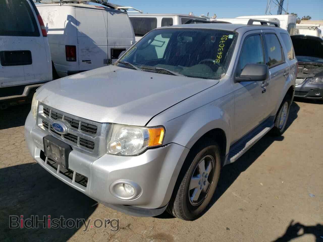 2011 FORD ESCAPE - VIN: 1FMCU0D70BKA93615 - Фото 2