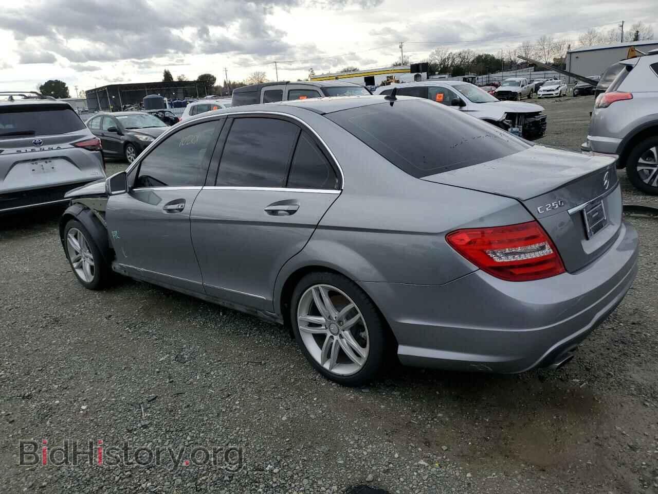 2013 MERCEDES-BENZ C-CLASS - VIN: WDDGF4HB8DF975025 - Фото 2