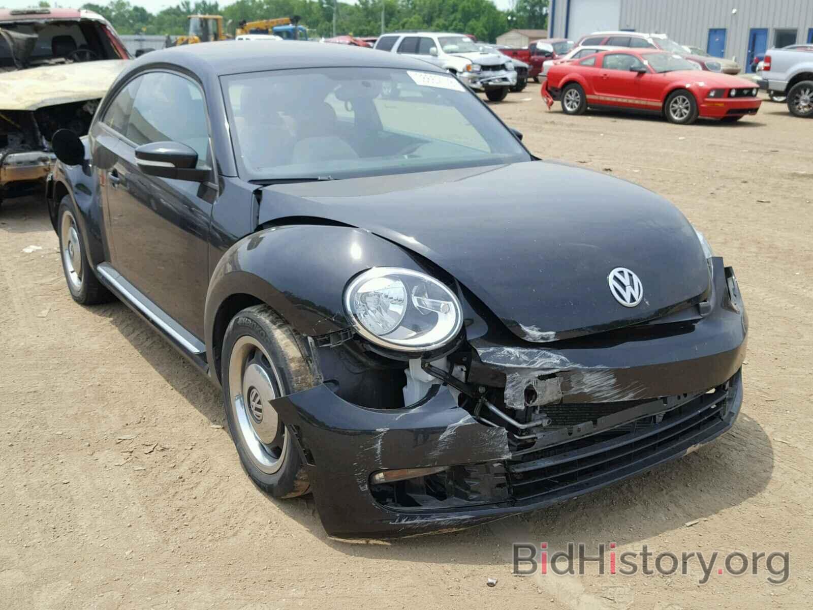 Photo 3VWF17AT9FM656175 - VOLKSWAGEN BEETLE 2015