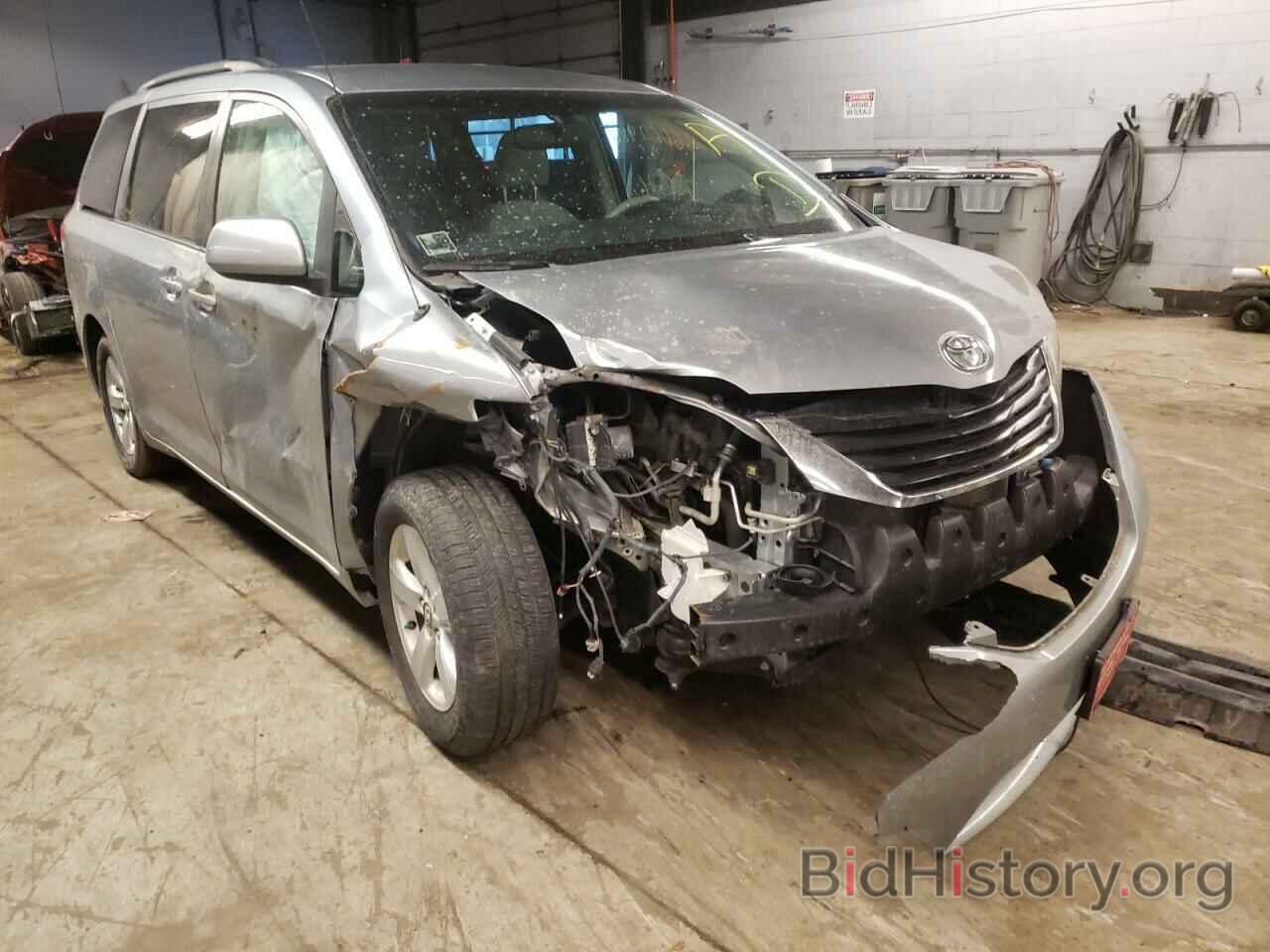 Photo 5TDKK3DC3BS134736 - TOYOTA SIENNA 2011