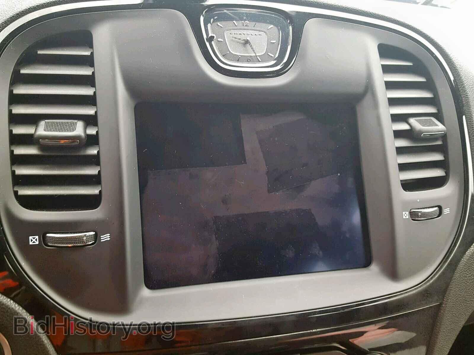 2019 CHRYSLER 300 - VIN: 2C3CCABG2KH617911 - Фото 9