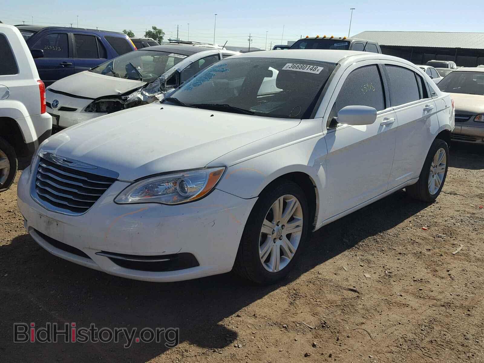 2012 CHRYSLER 200 - VIN: 1C3CCBAB1CN318382 - Фото 2