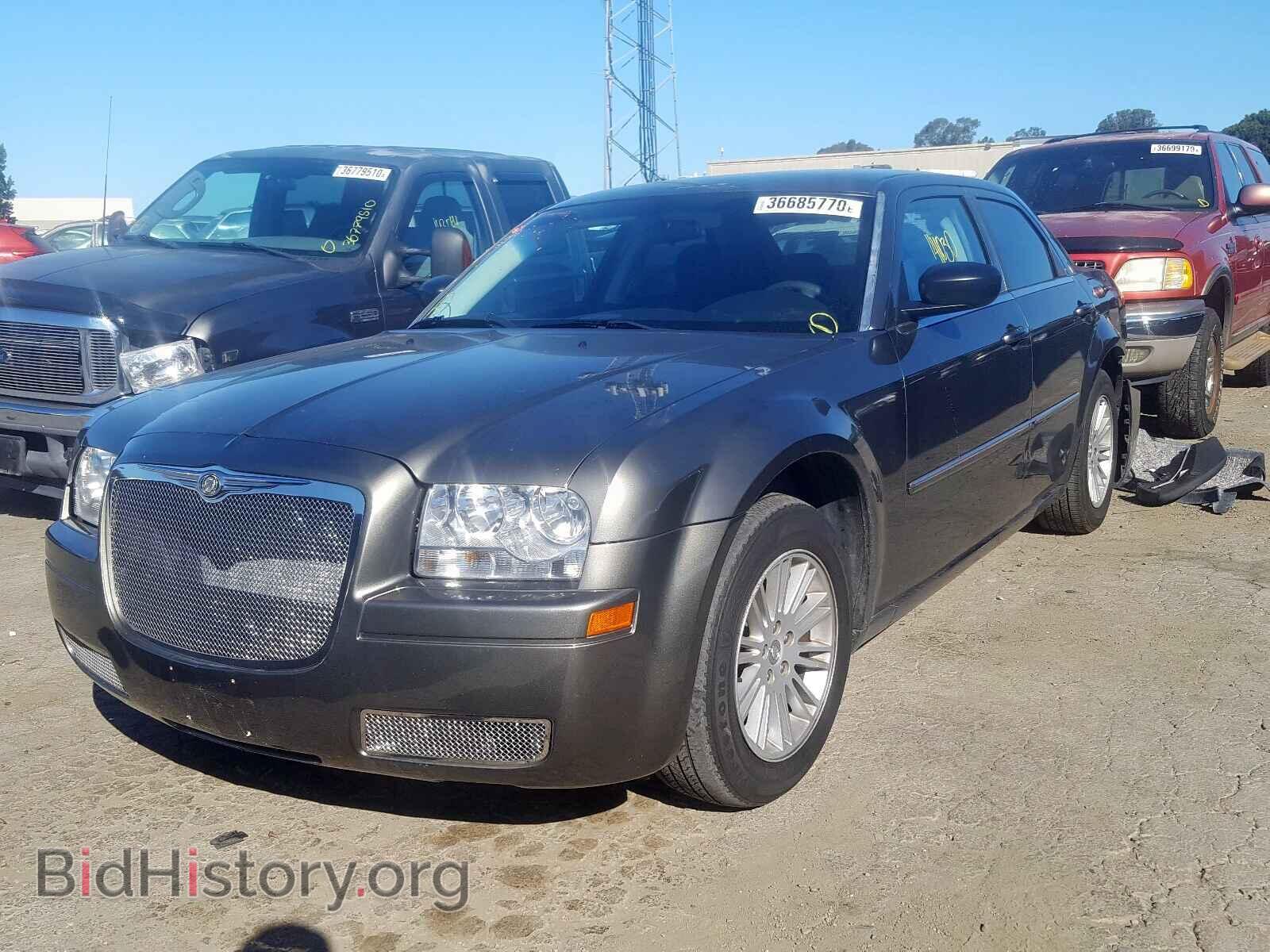 2009 CHRYSLER 300 - VIN: 2C3KA43D09H541817 - Фото 2