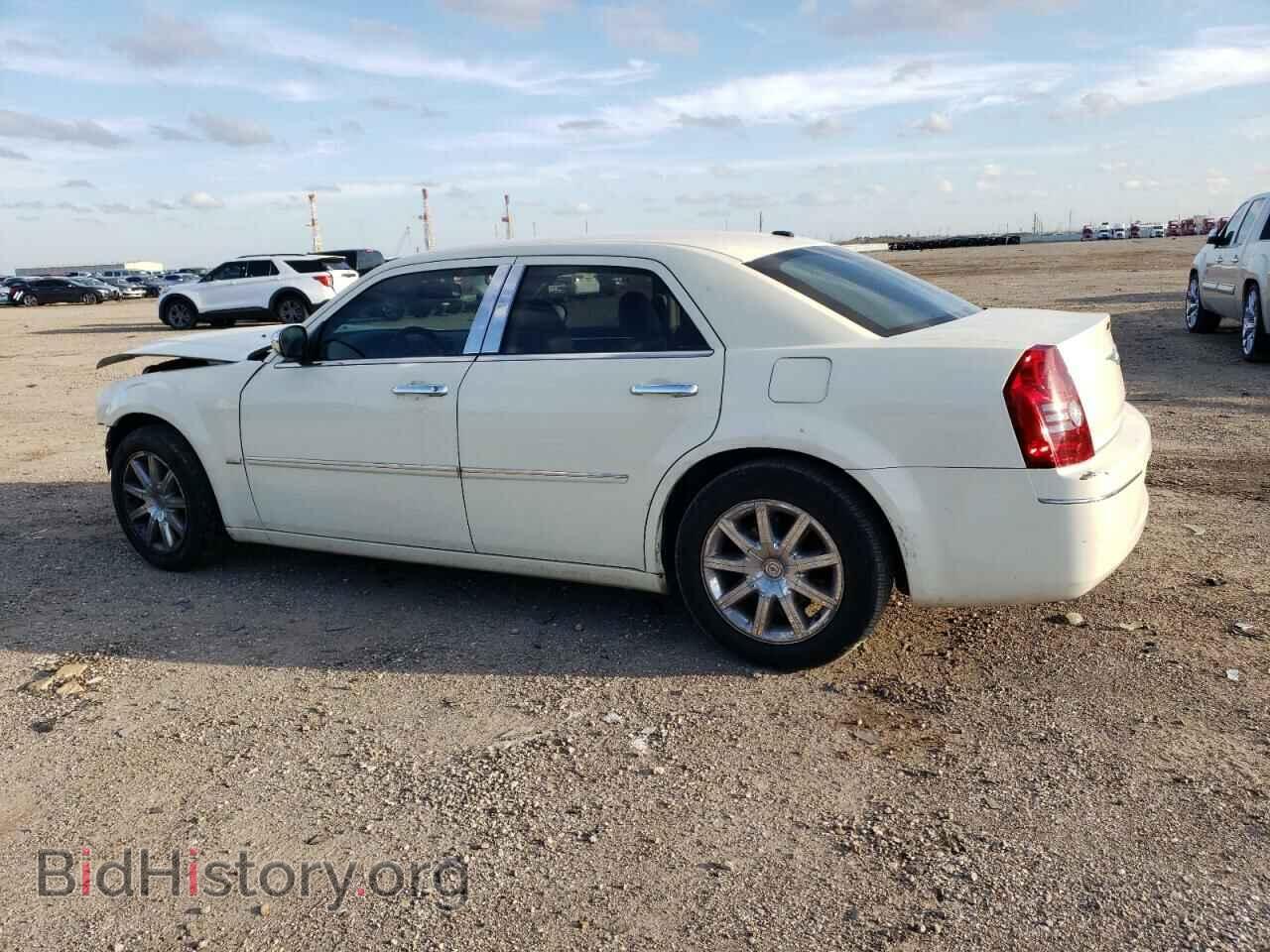 2010 CHRYSLER 300 - VIN: 2C3CA5CV2AH132449 - Фото 2