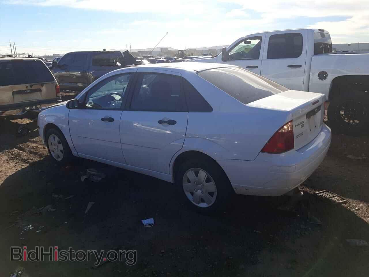 2007 FORD FOCUS - VIN: 1FAHP34N77W153767 - Фото 2