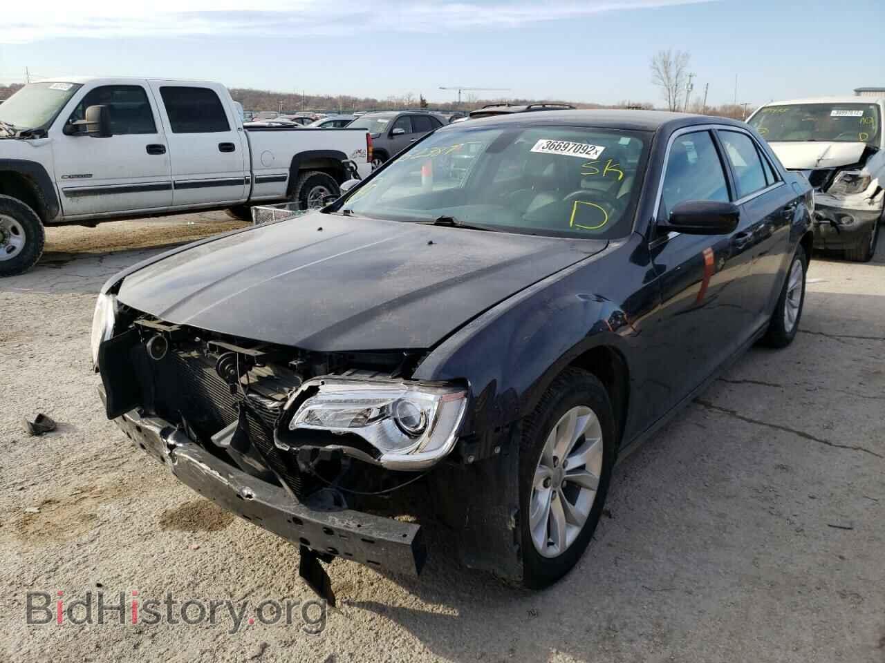 2016 CHRYSLER 300 - VIN: 2C3CCAAG3GH252387 - Фото 2