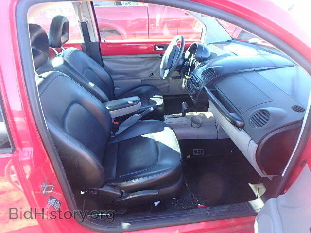 2000 VOLKSWAGEN BEETLE - VIN: 3VWCA21C3YM477770 - Фото 5