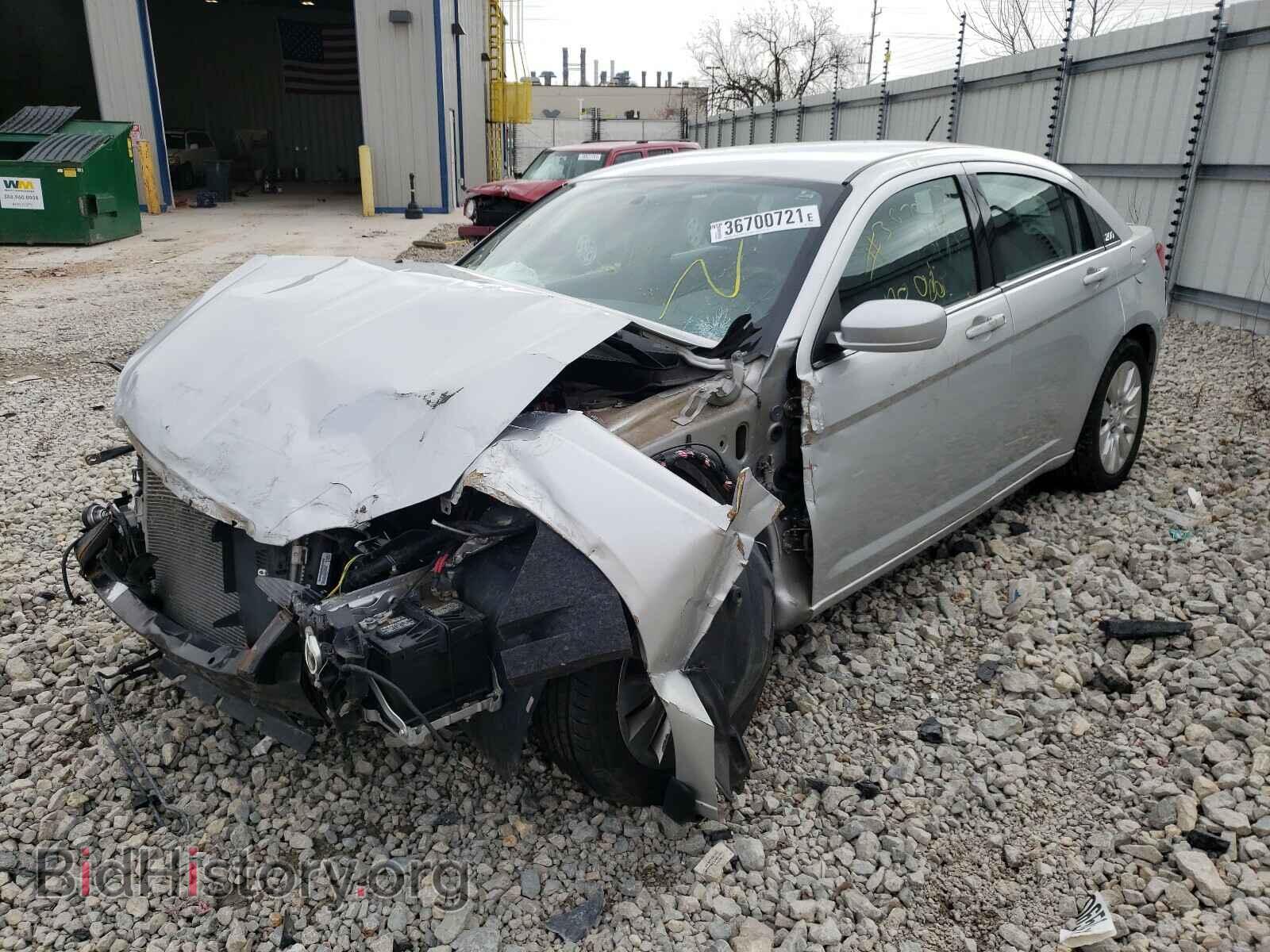 2012 CHRYSLER 200 - VIN: 1C3CCBAB1CN163820 - Фото 2