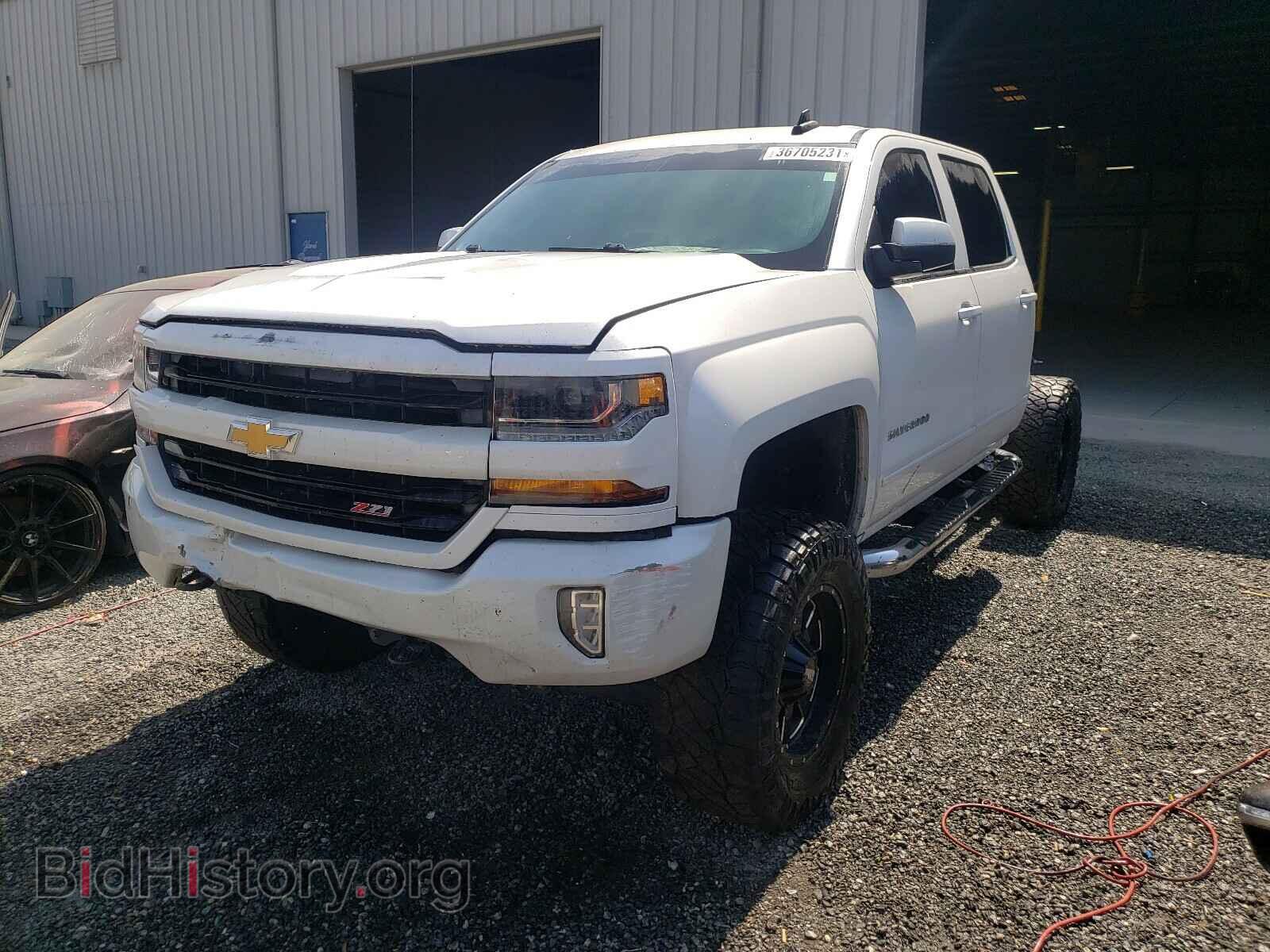 2017 CHEVROLET SILVERADO - VIN: 3GCUKREC8HG216740 - Фото 2