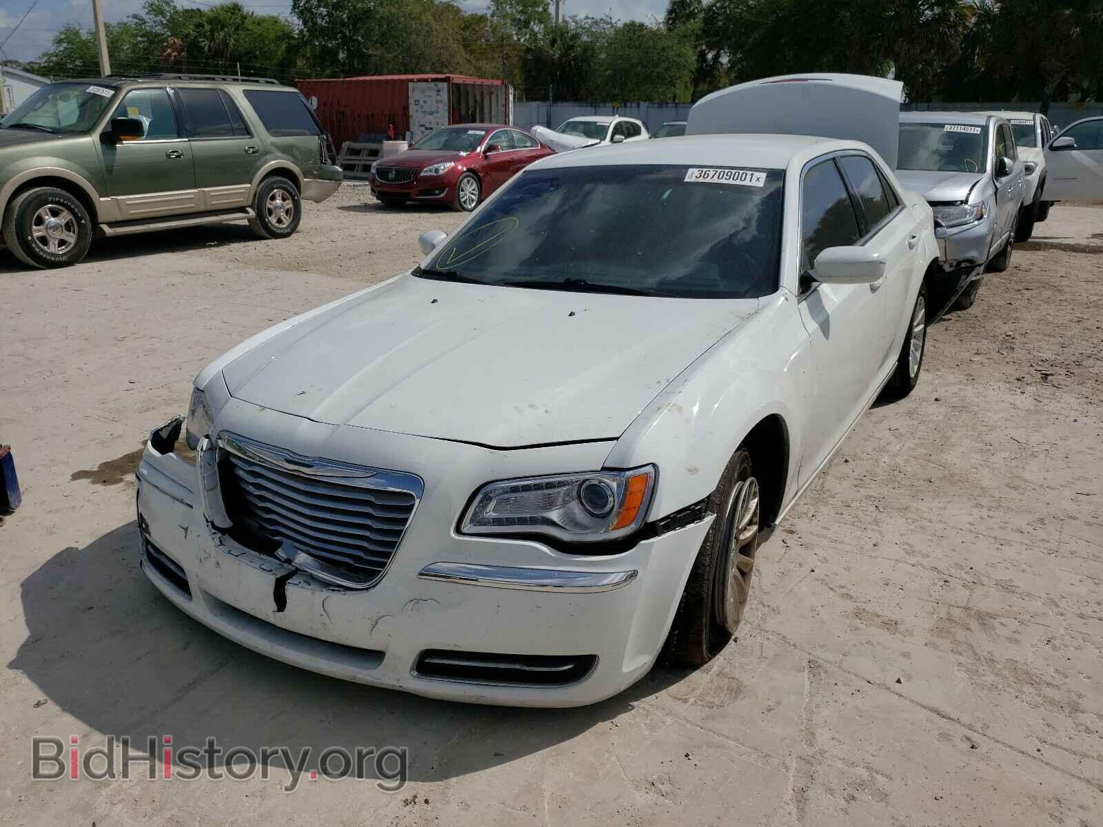 2014 CHRYSLER 300 - VIN: 2C3CCAAG2EH373473 - Фото 2