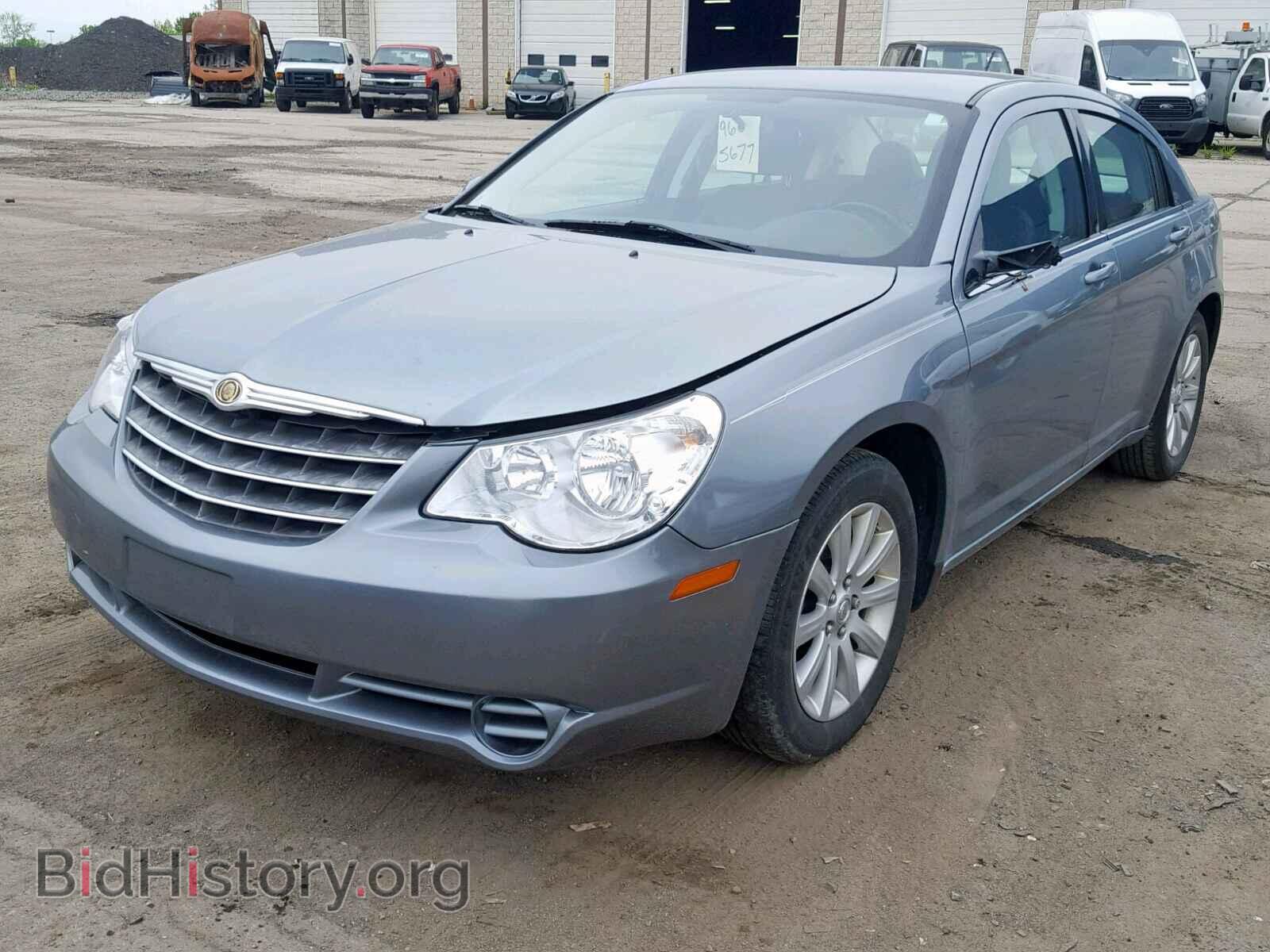 2010 CHRYSLER SEBRING - VIN: 1C3CC5FB0AN125695 - Фото 2