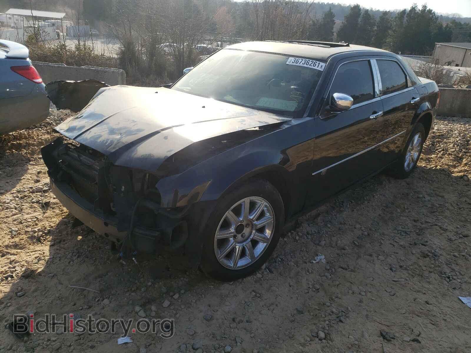 2008 CHRYSLER 300 - VIN: 2C3KA63H38H135902 - Фото 2