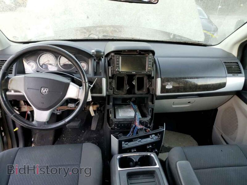2010 Dodge CARAVAN (VIN 2D4RN5DX5AR239082) — фото 8 из 13