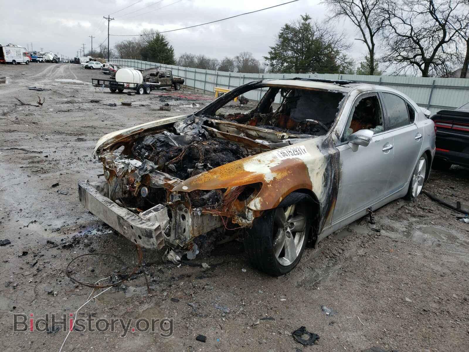 2012 LEXUS LS460 - VIN: JTHBL5EF9C5108634 - Photo 2