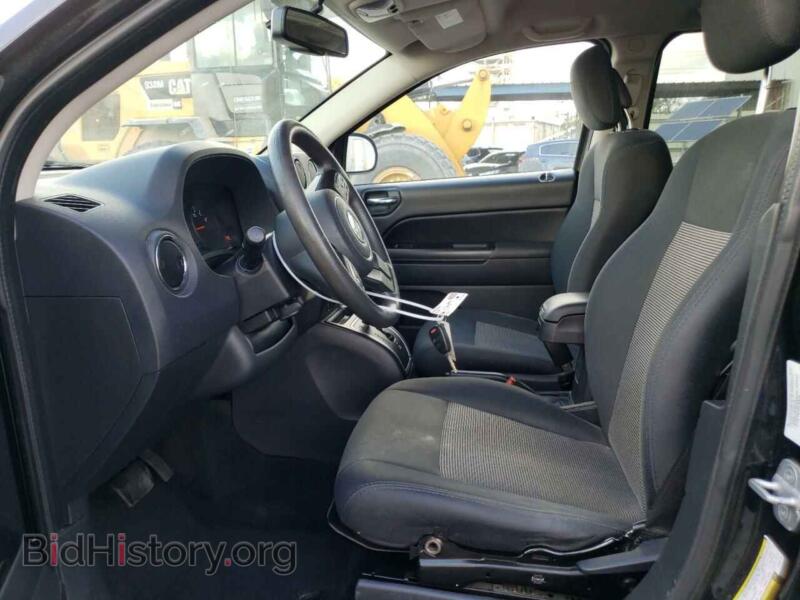 2012 Jeep COMPASS (VIN 1C4NJCBA5CD637196) — photo 7 of 14