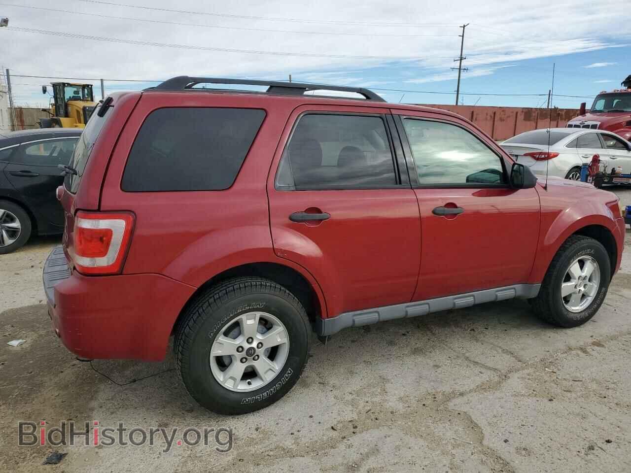 2011 FORD ESCAPE - VIN: 1FMCU0C76BKB00083 - Фото 3