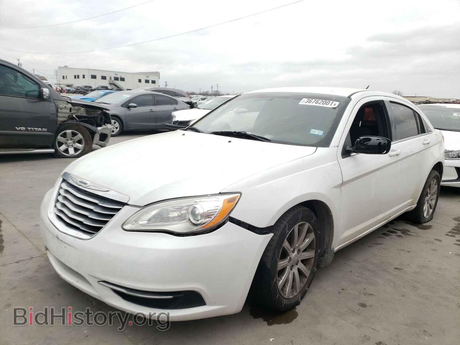 2013 CHRYSLER 200 - VIN: 1C3CCBBG1DN527486 - Фото 2