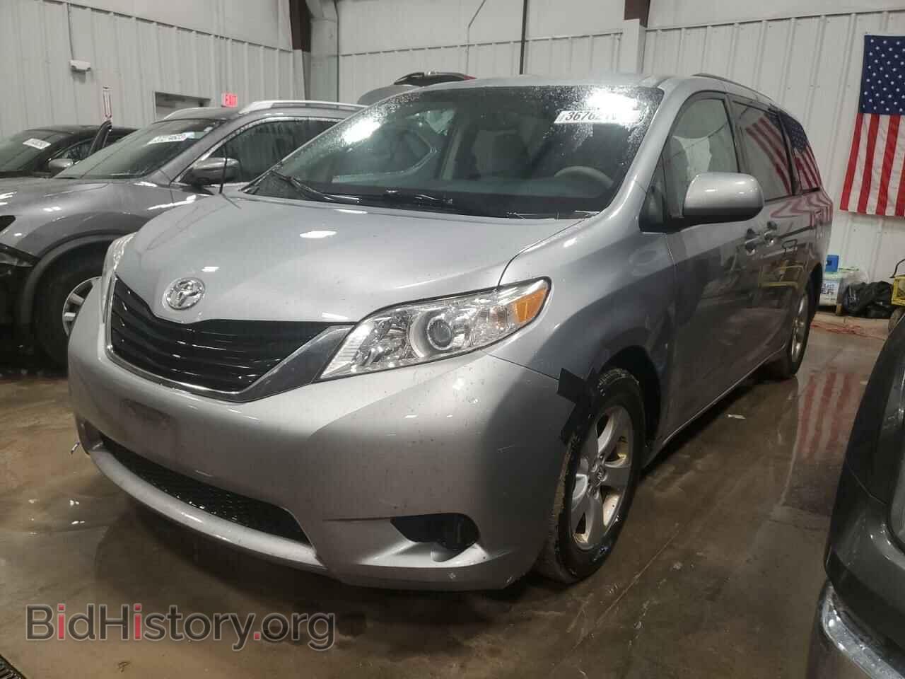 Photo 5TDKK3DC3BS063599 - TOYOTA SIENNA 2011