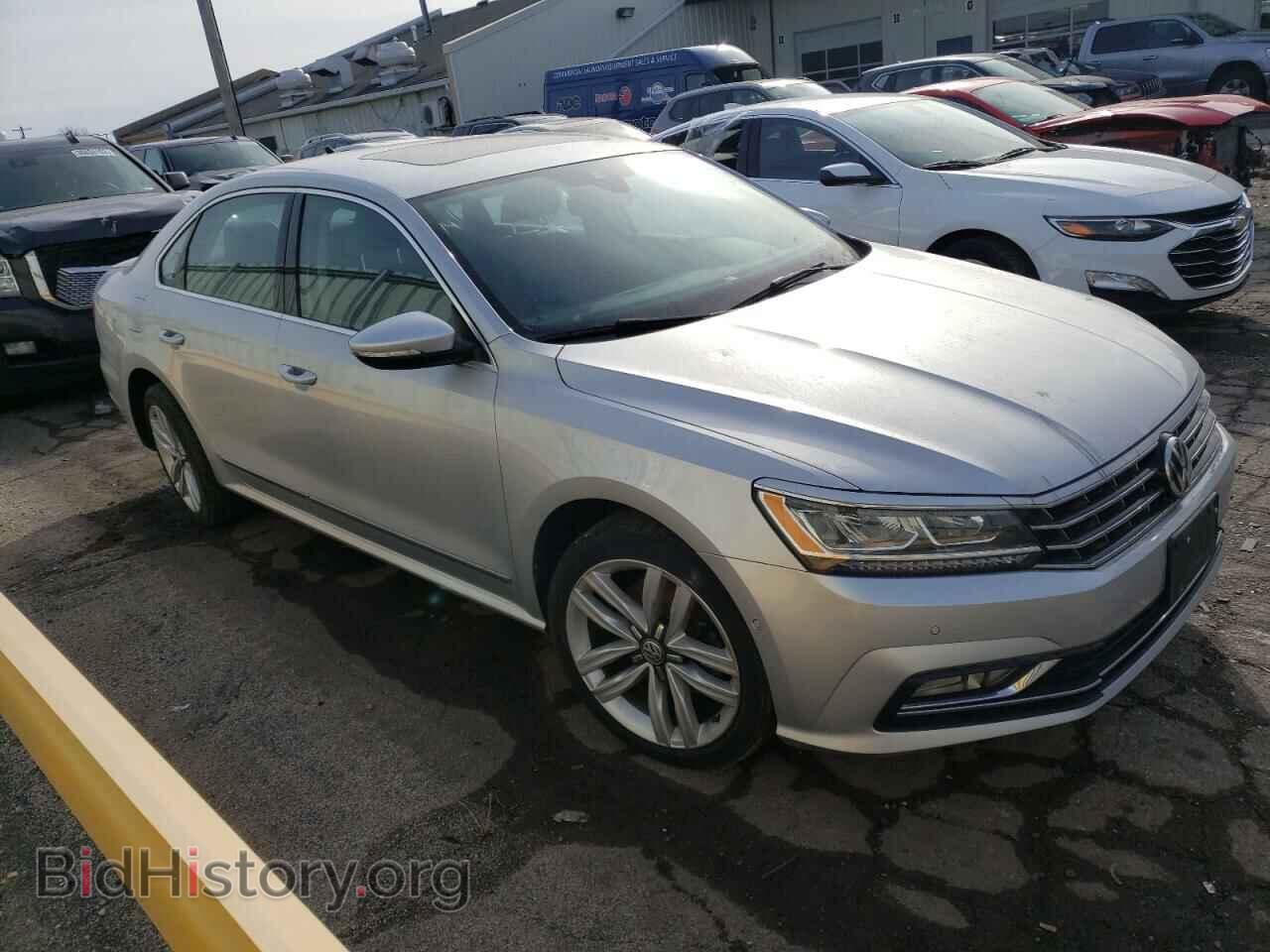 2017 VOLKSWAGEN PASSAT - VIN: 1VWCT7A34HC078908 - Фото 4