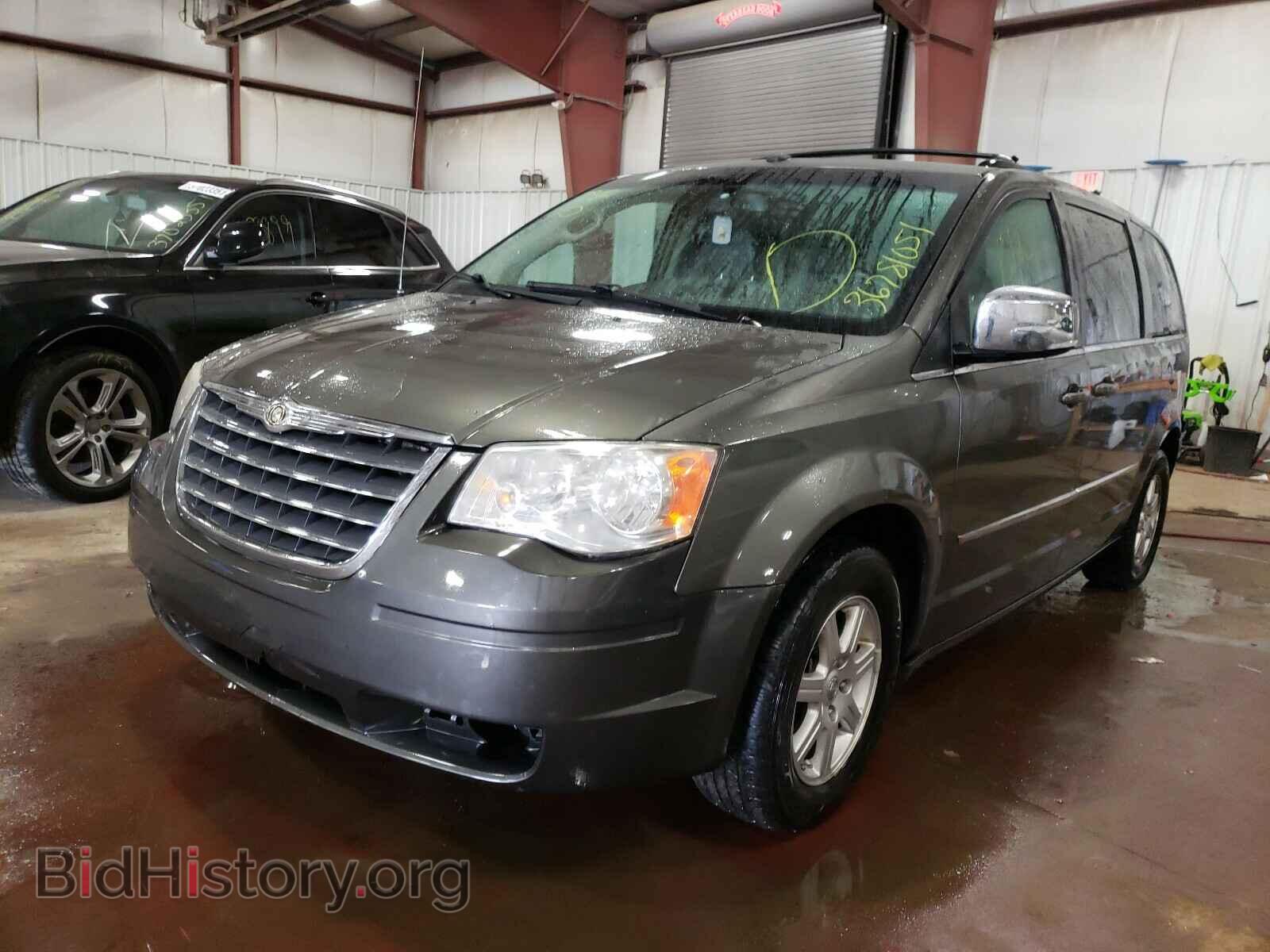 2010 CHRYSLER MINIVAN - VIN: 2A4RR8DX0AR448775 - Фото 2