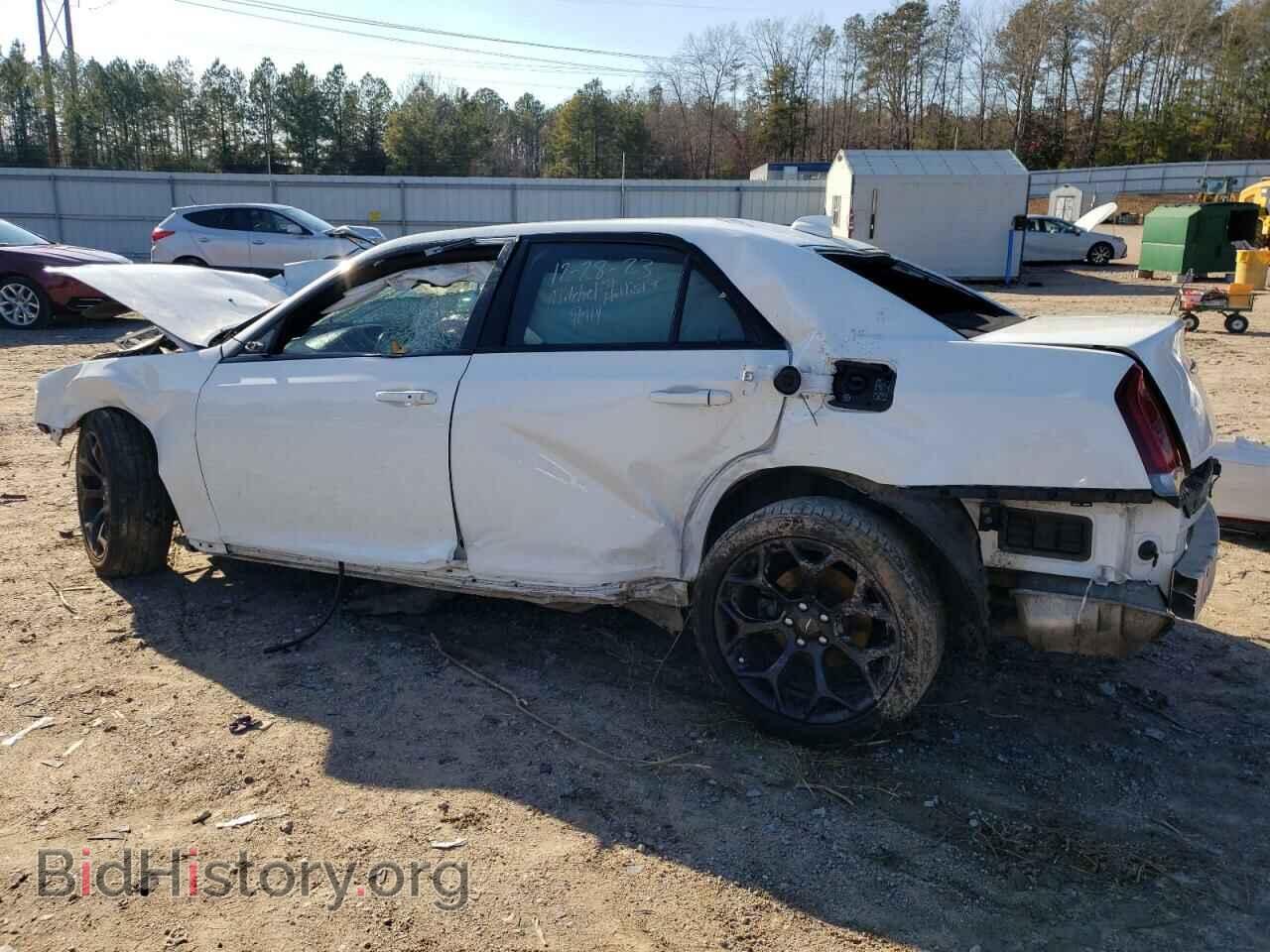 2019 CHRYSLER 300 - VIN: 2C3CCABG2KH635096 - Photo 2