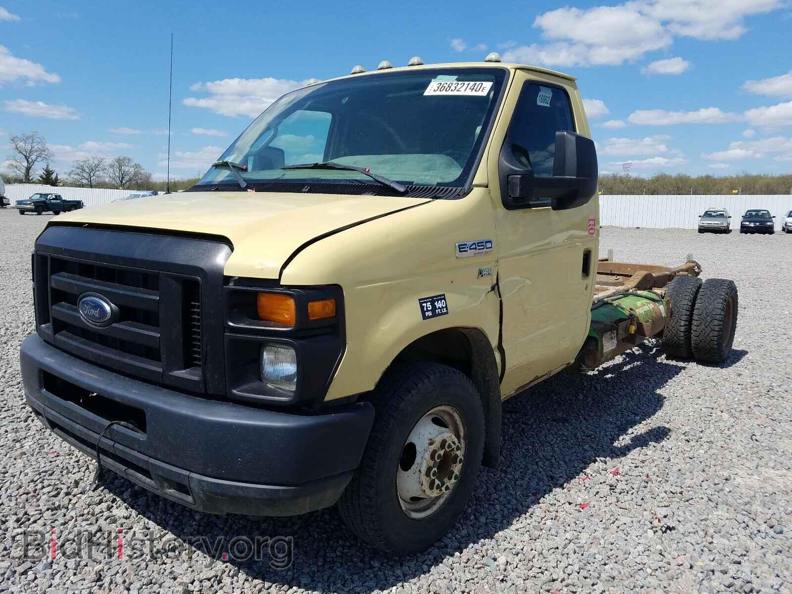 2010 FORD ECONOLINE - VIN: 1FDXE4FL5ADA75565 - Фото 2