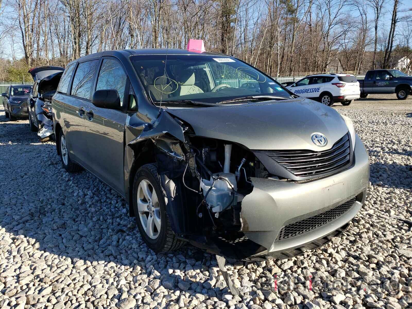 Photo 5TDZK3DC9BS036390 - TOYOTA SIENNA 2011