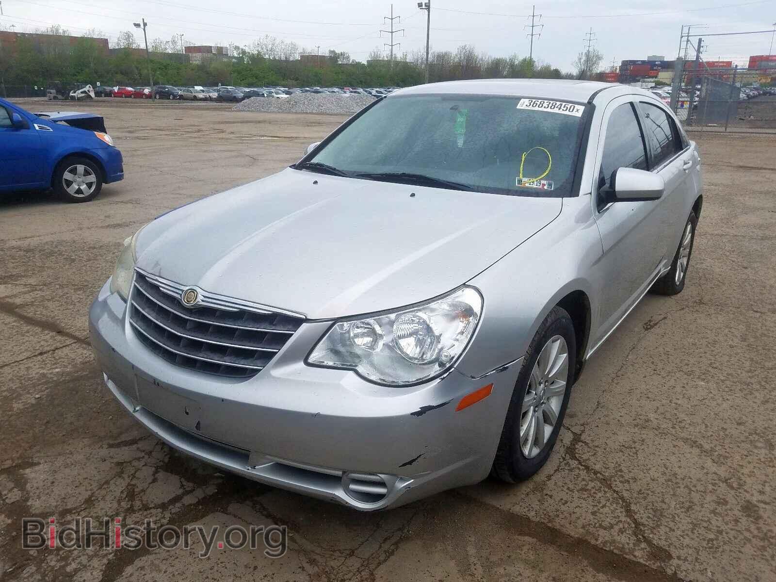 2010 CHRYSLER SEBRING - VIN: 1C3CC5FB1AN220329 - Фото 2