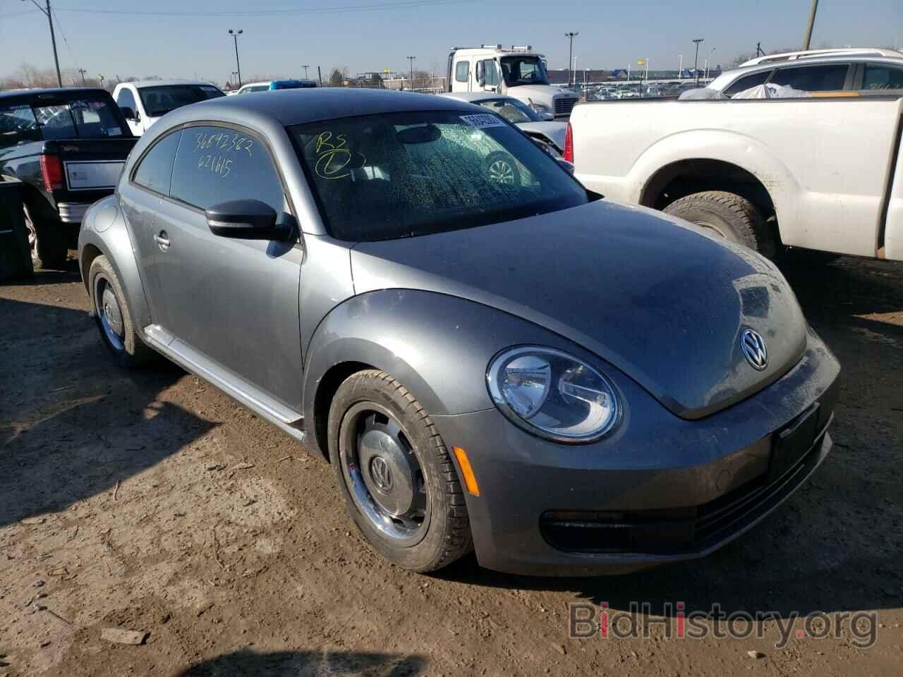 Photo 3VWJP7AT6CM621615 - VOLKSWAGEN BEETLE 2012