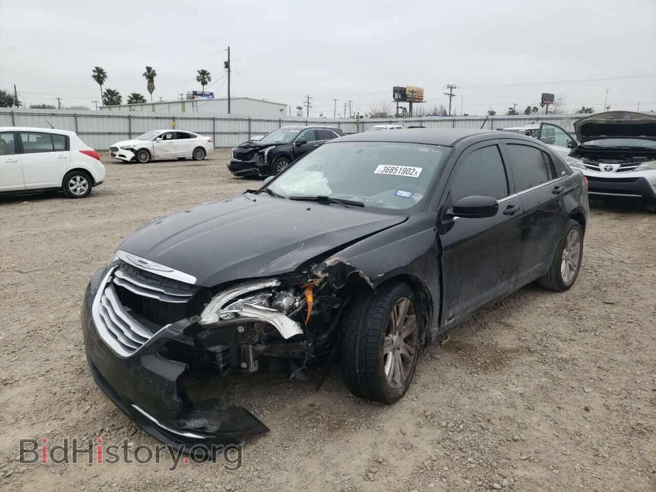 2013 CHRYSLER 200 - VIN: 1C3CCBAB6DN686932 - Фото 2