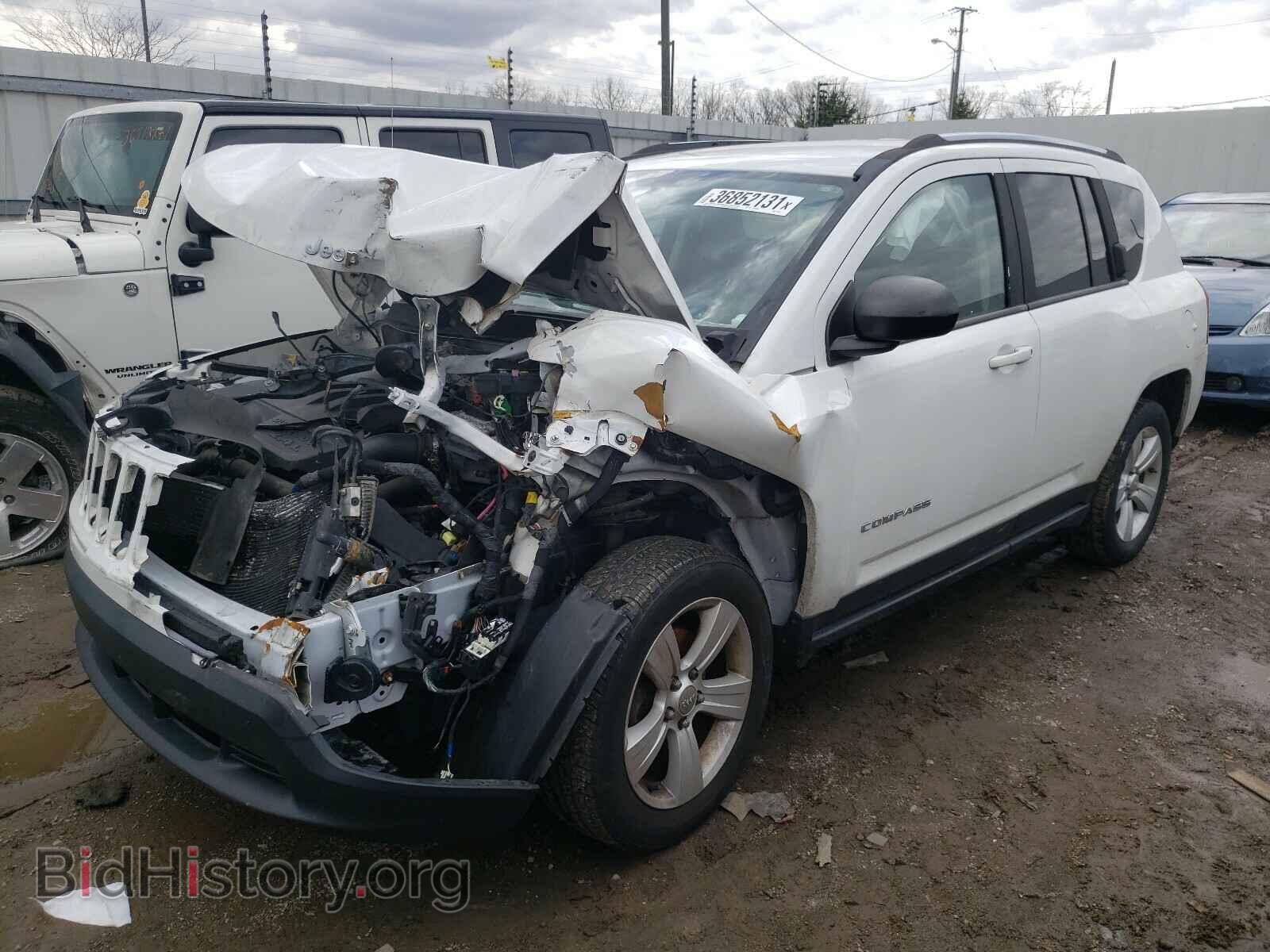 2014 JEEP COMPASS - VIN: 1C4NJDBBXED504452 - Фото 2