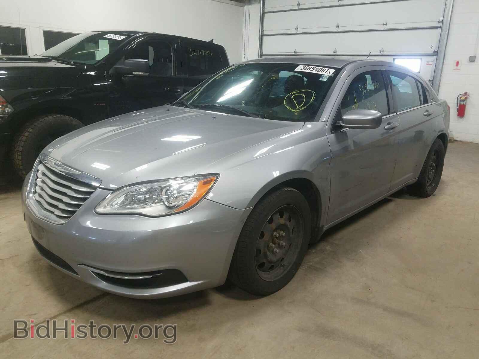 2013 CHRYSLER 200 - VIN: 1C3CCBAG0DN767923 - Фото 2