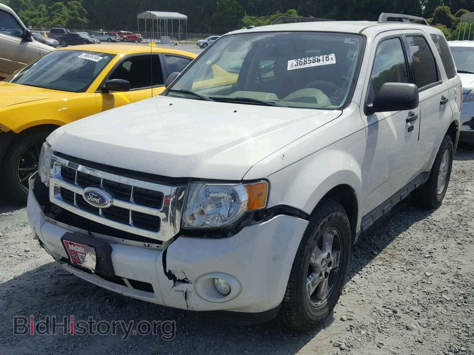 2011 FORD ESCAPE - VIN: 1FMCU0D70BKC19181 - Photo 2