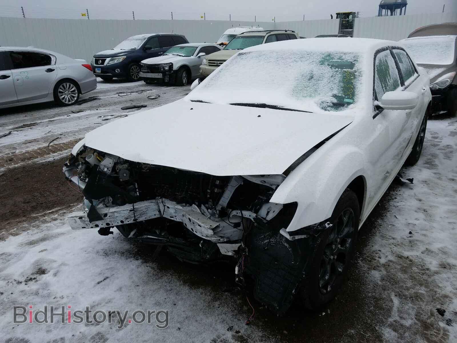 2019 CHRYSLER 300 - VIN: 2C3CCAGG3KH648514 - Фото 2