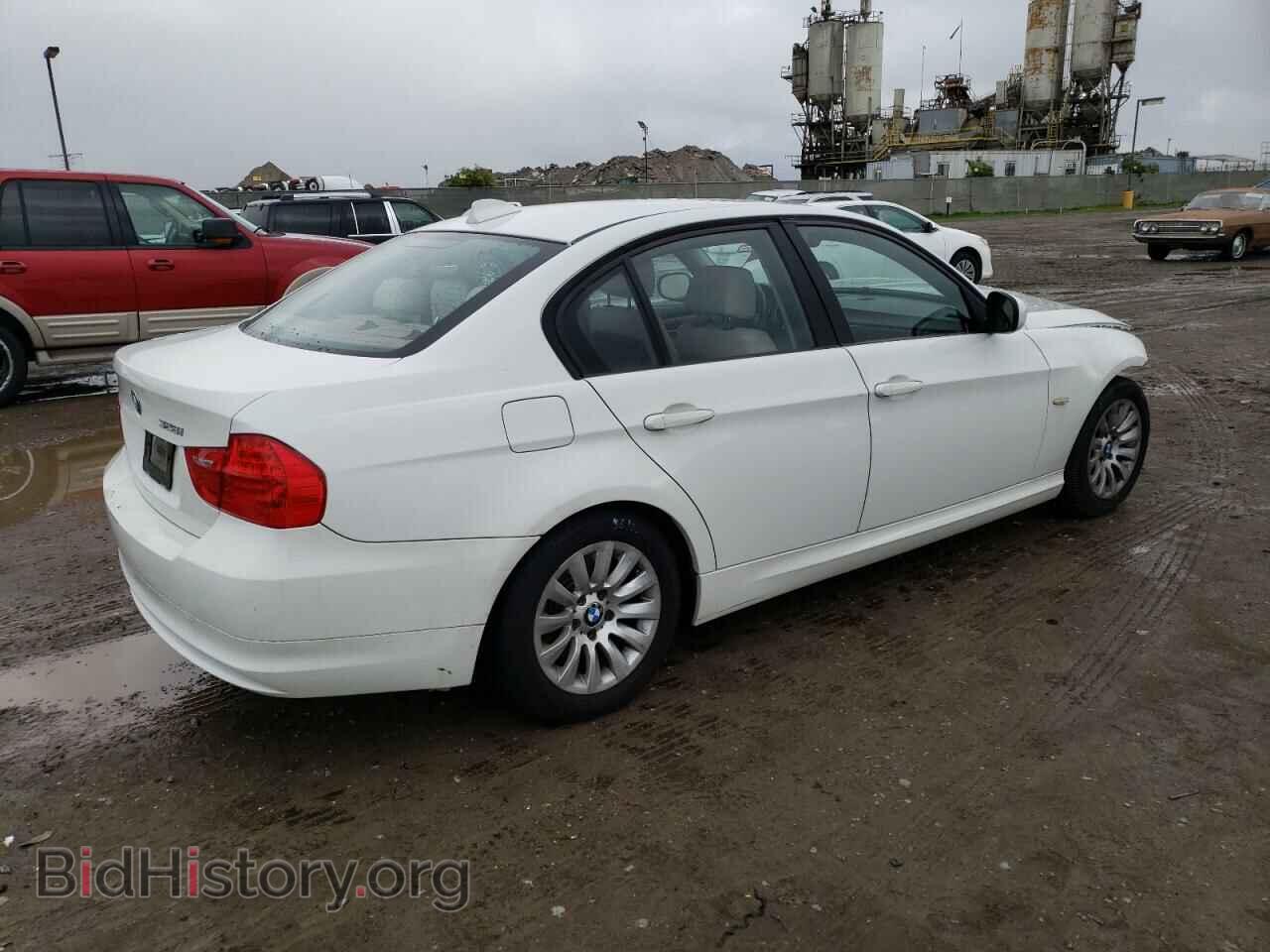 2009 BMW 3 SERIES - VIN: WBAPH53539A435143 - Фото 3