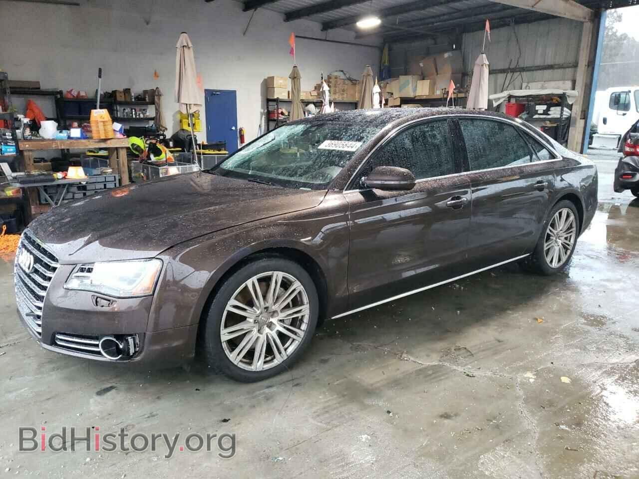 Photo WAURVAFD9BN027838 - AUDI A8 2011