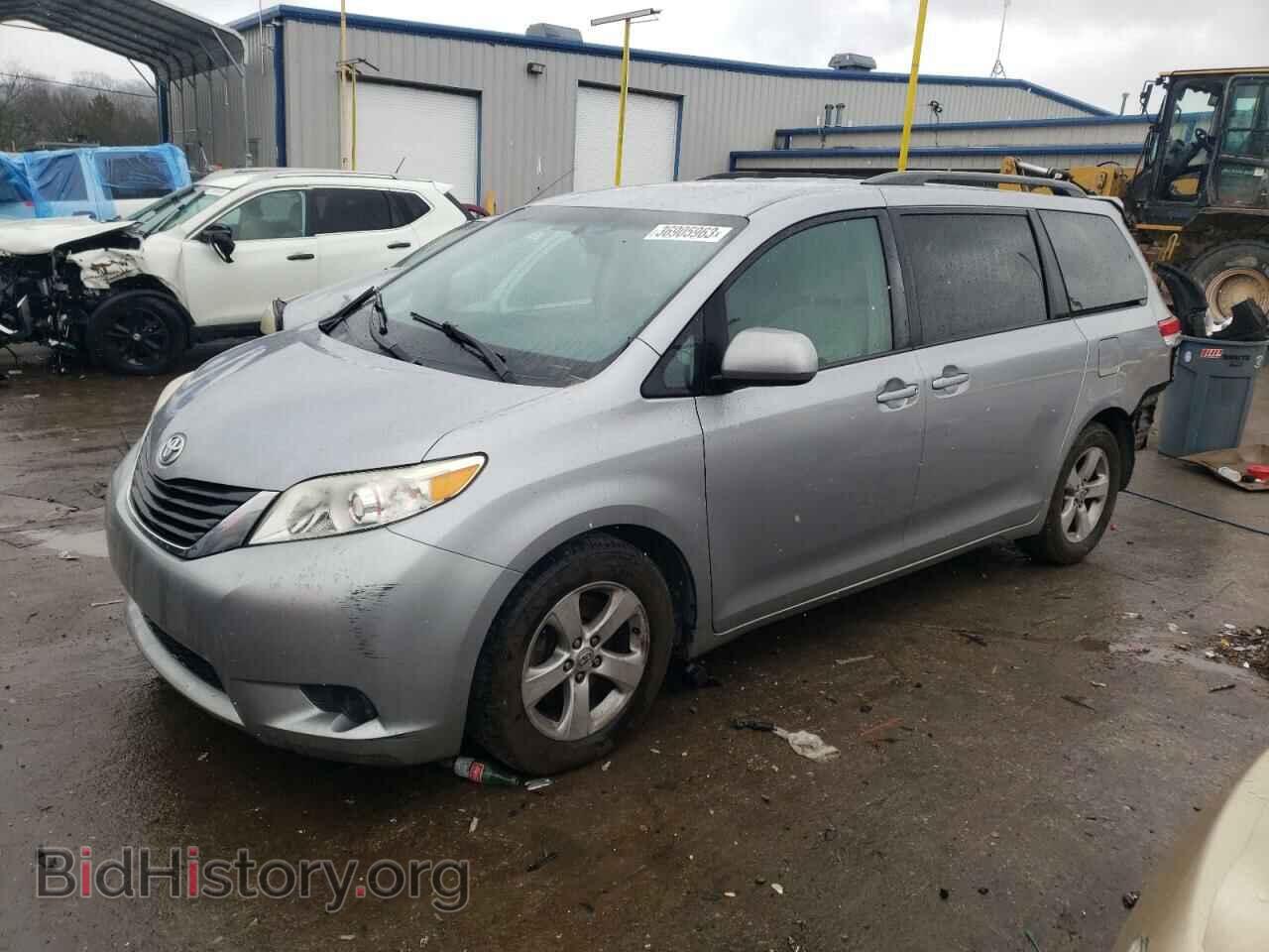 Photo 5TDKK3DC8BS173130 - TOYOTA SIENNA 2011