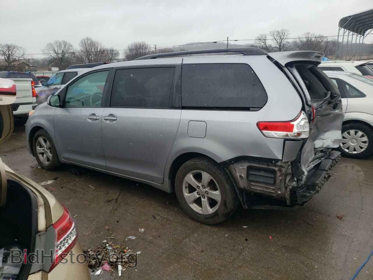 2011 TOYOTA SIENNA - VIN: 5TDKK3DC8BS173130 - Фото 2