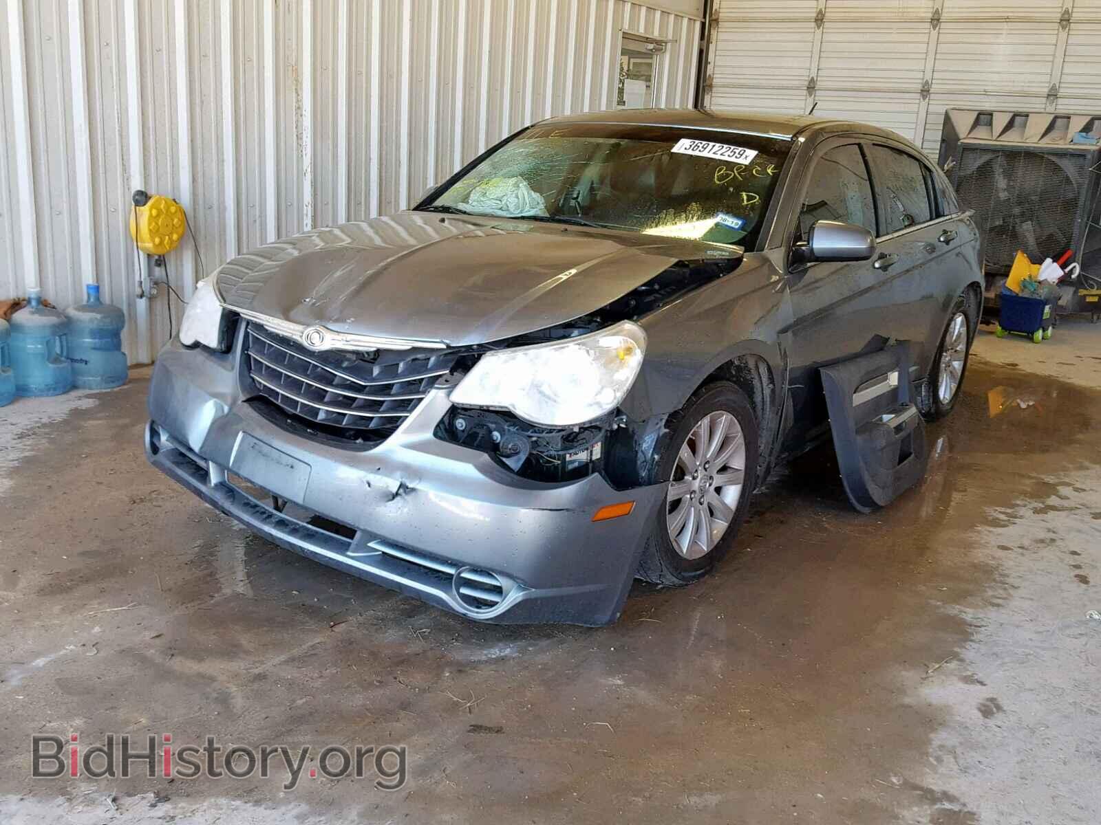 2010 CHRYSLER SEBRING - VIN: 1C3CC5FB0AN208253 - Фото 2