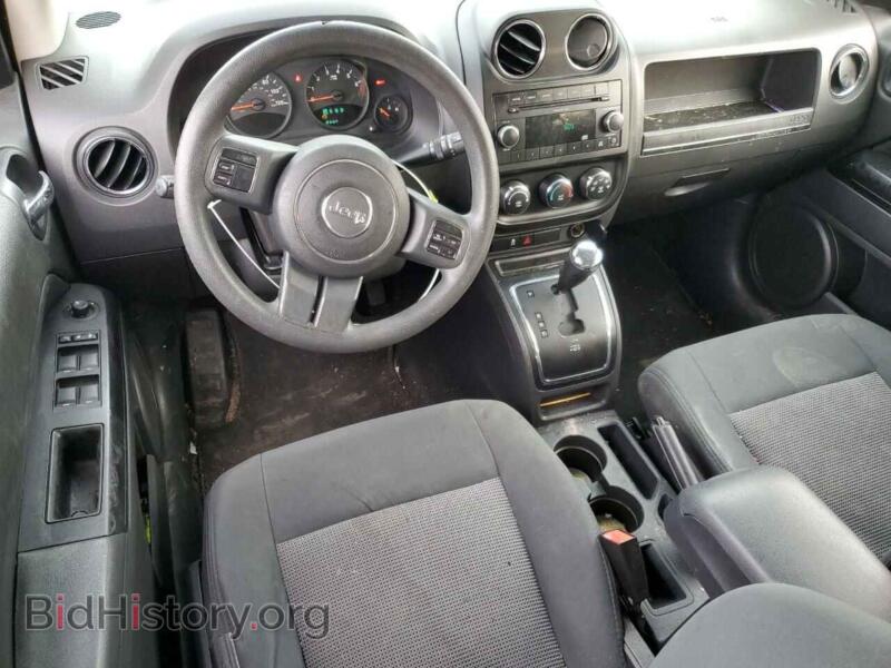 2011 Jeep COMPASS (VIN 1J4NT1FB6BD139292) — фото 8 из 12