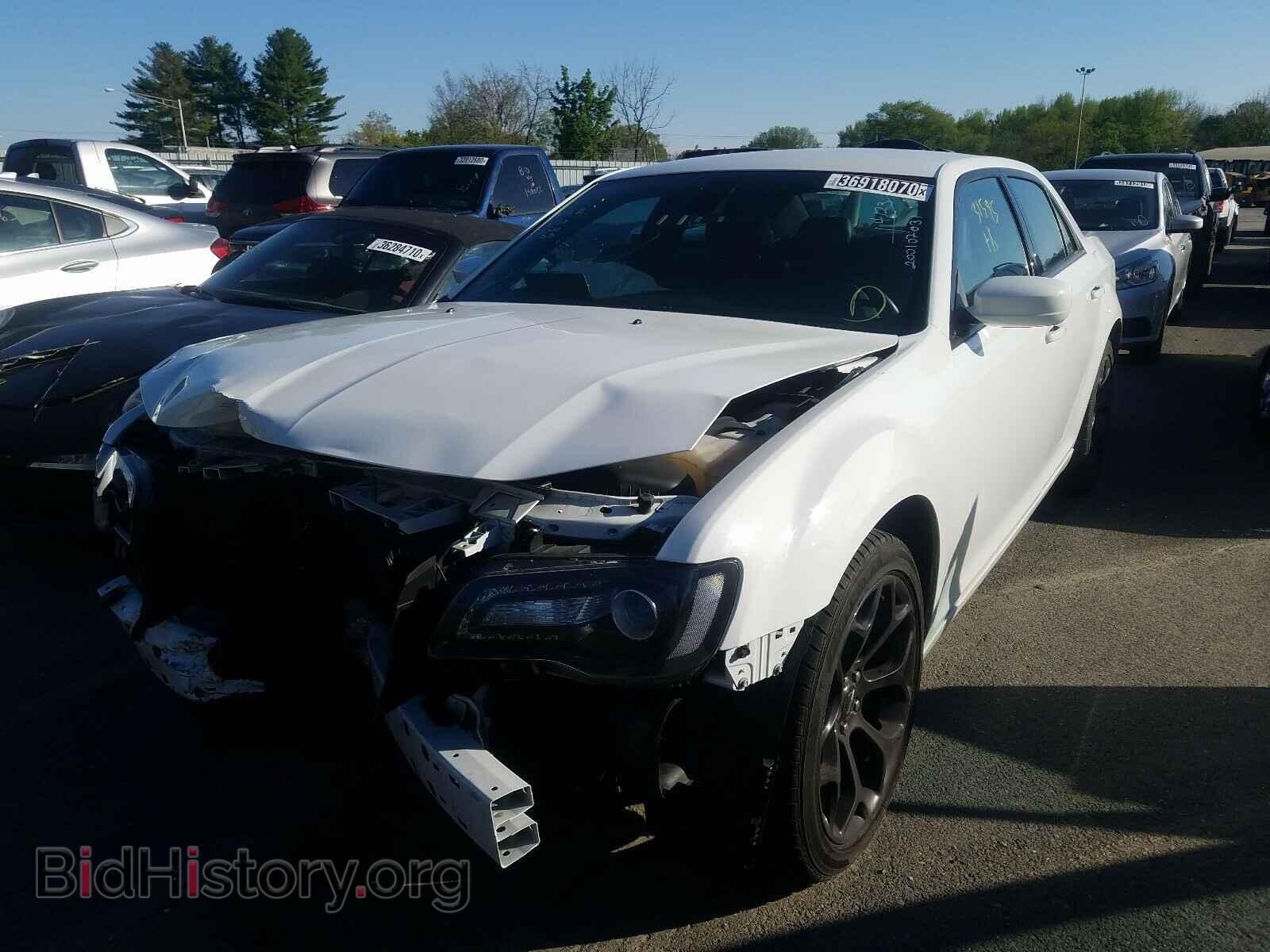 2019 CHRYSLER 300 - VIN: 2C3CCABG9KH625911 - Фото 2