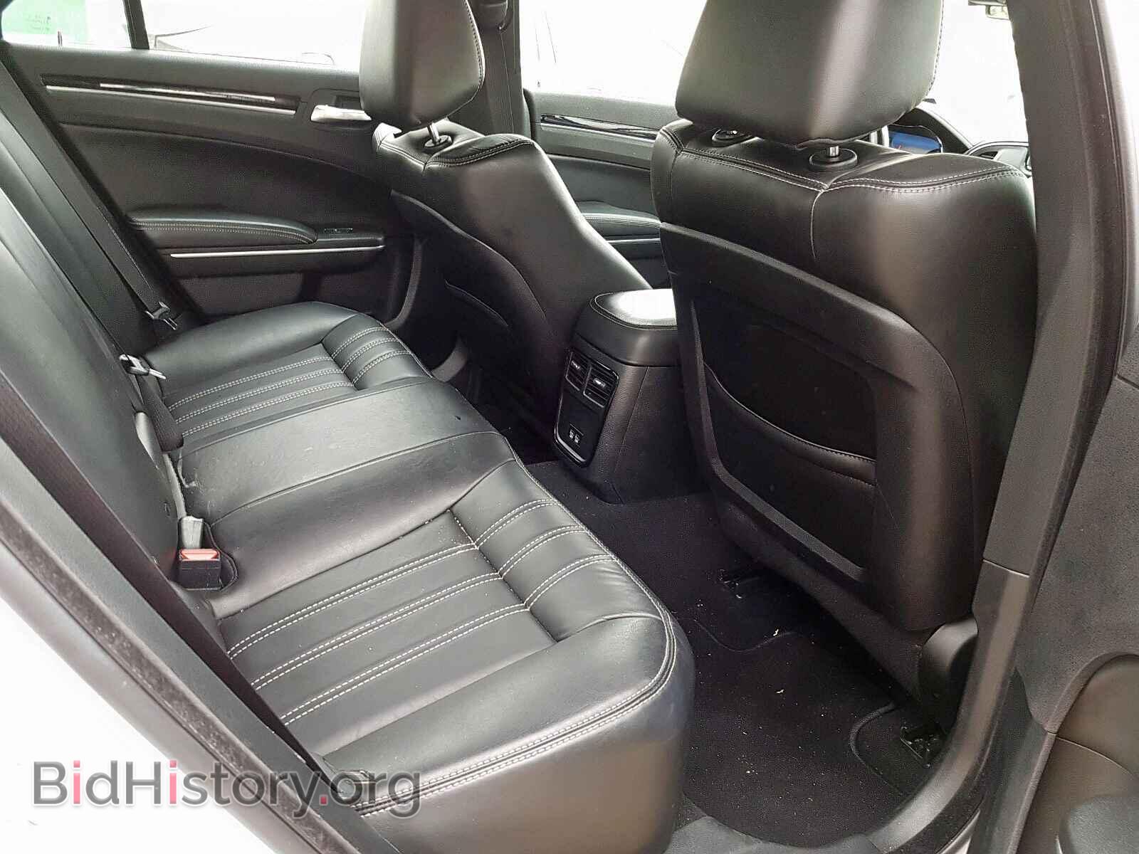 2019 CHRYSLER 300 - VIN: 2C3CCABG9KH625911 - Фото 6
