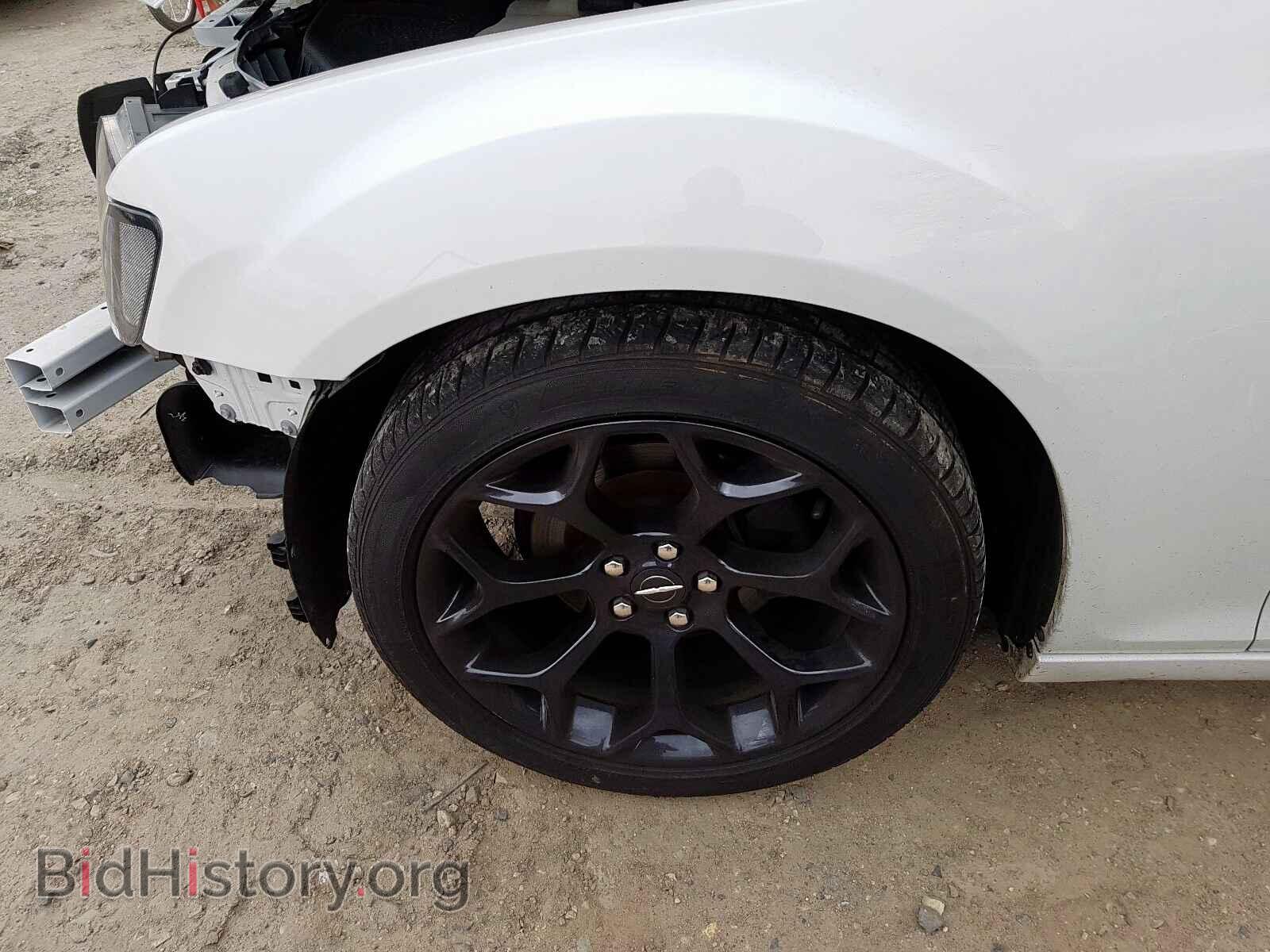 2019 CHRYSLER 300 - VIN: 2C3CCABG9KH625911 - Фото 9