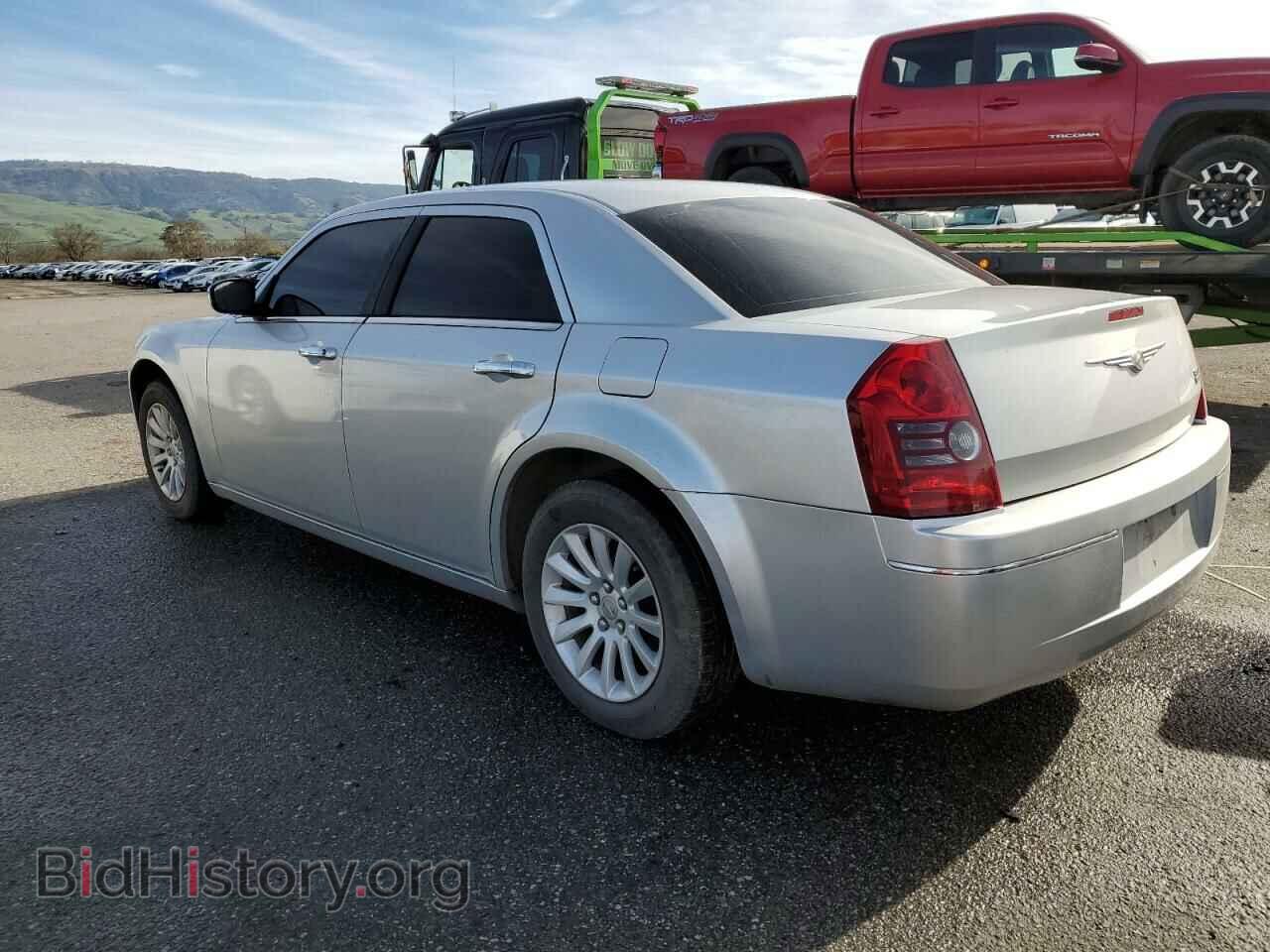 2010 CHRYSLER 300 - VIN: 2C3CA4CD2AH185573 - Фото 2