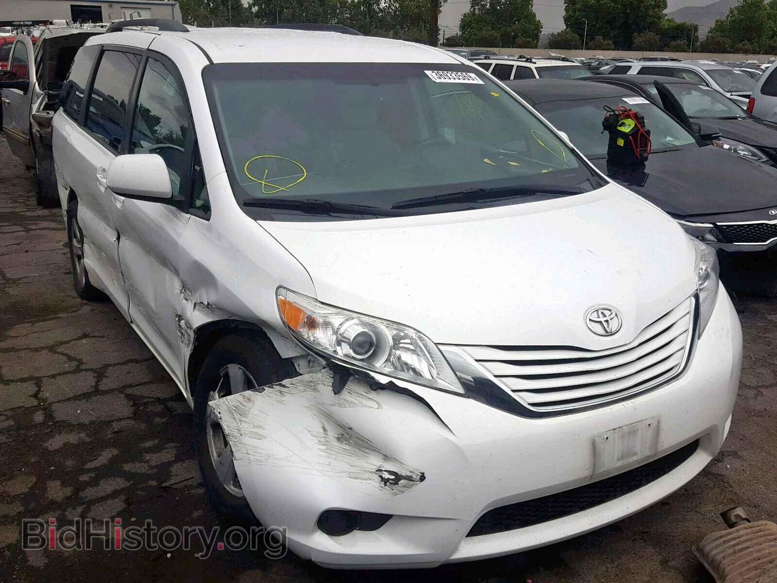 Фотография 5TDKZ3DC8HS774607 - TOYOTA SIENNA LE 2017