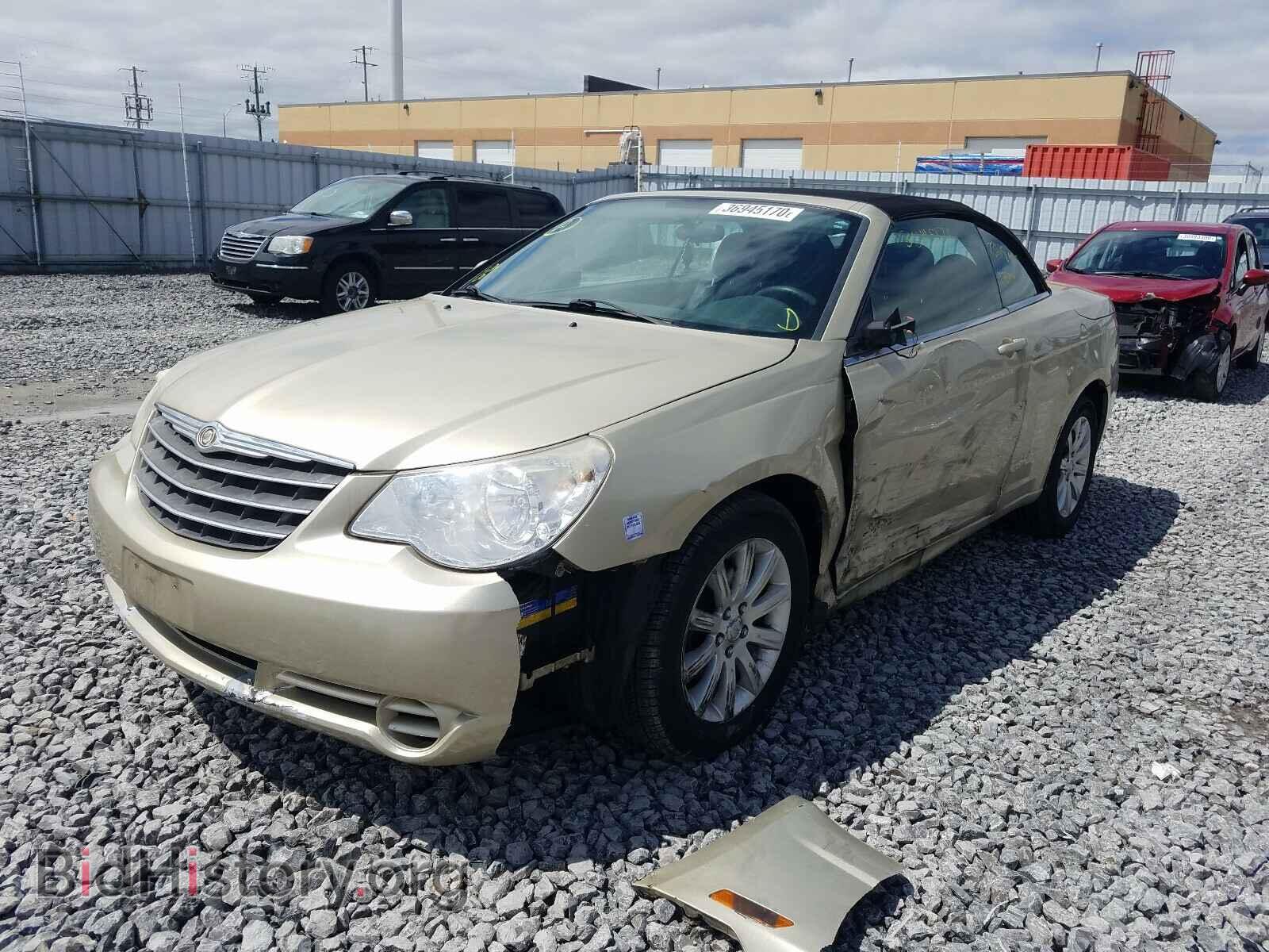 2010 CHRYSLER SEBRING - VIN: 1C3BC5ED7AN166484 - Фото 2