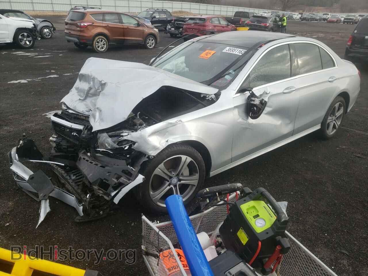 2017 MERCEDES-BENZ E-CLASS - VIN: WDDZF4KB1HA163215 - Фото 2