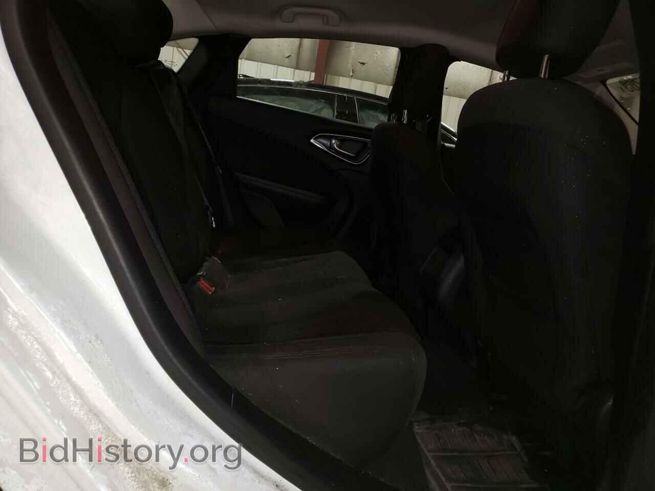 2015 CHRYSLER 200 - VIN: 1C3CCCAB1FN694235 - Фото 10