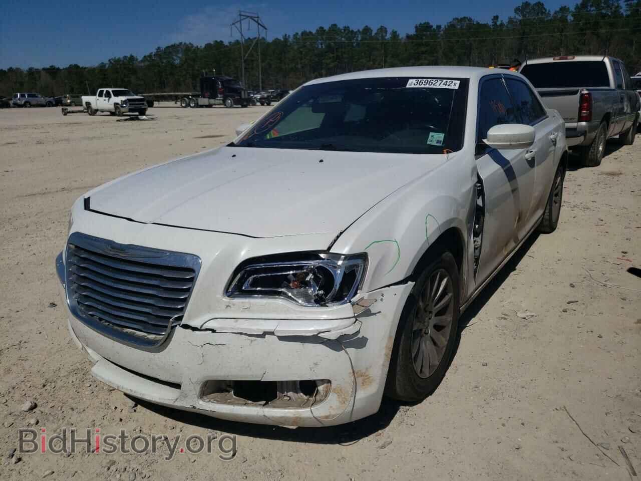 2013 CHRYSLER 300 - VIN: 2C3CCAAG6DH532669 - Фото 2