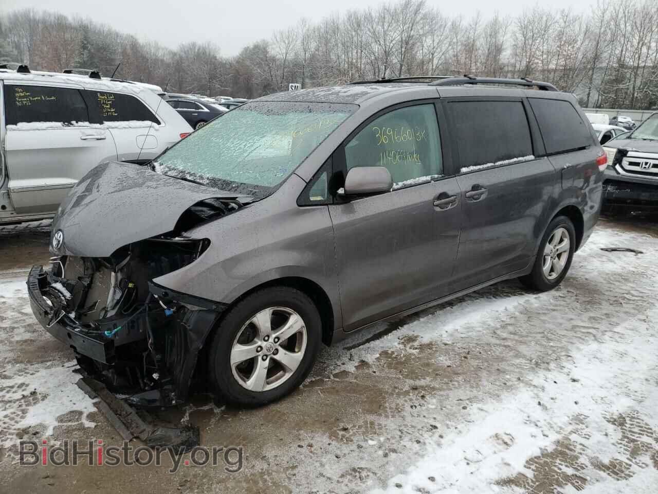 Photo 5TDKK3DC9BS172682 - TOYOTA SIENNA 2011